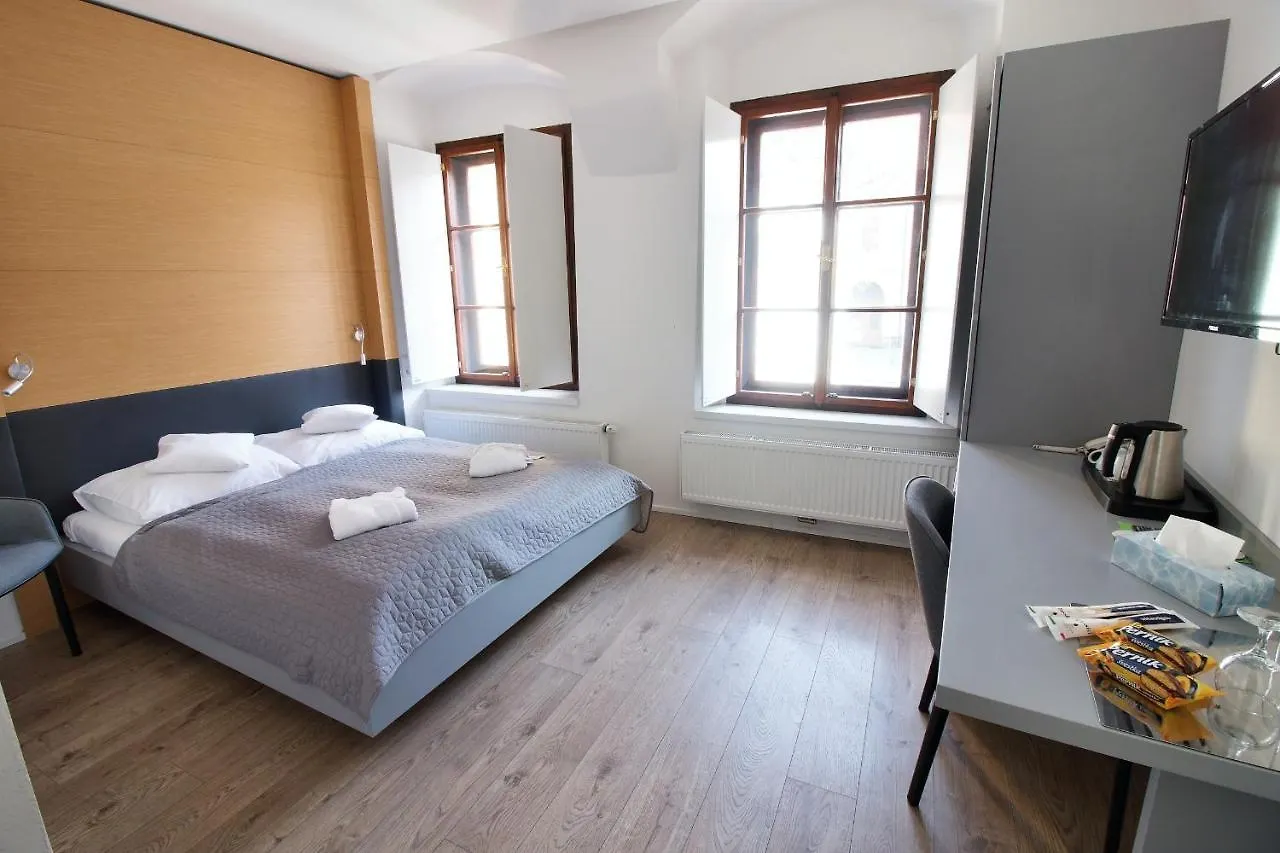 Hotel 100 Pardubice 3*,